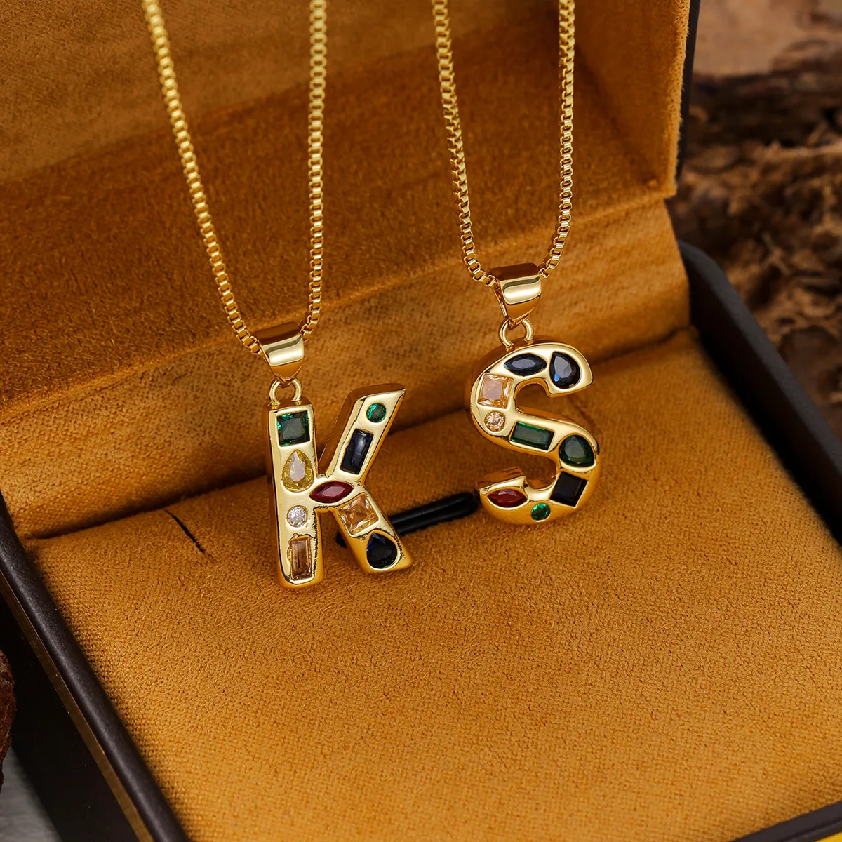 2025 新カラフルなジルコン絶妙な銅ゴールドメッキペンダントミニマリスト鎖骨チェーン A-Z バルーンレターネックレス女性のための 26 文字 18K ネックレス