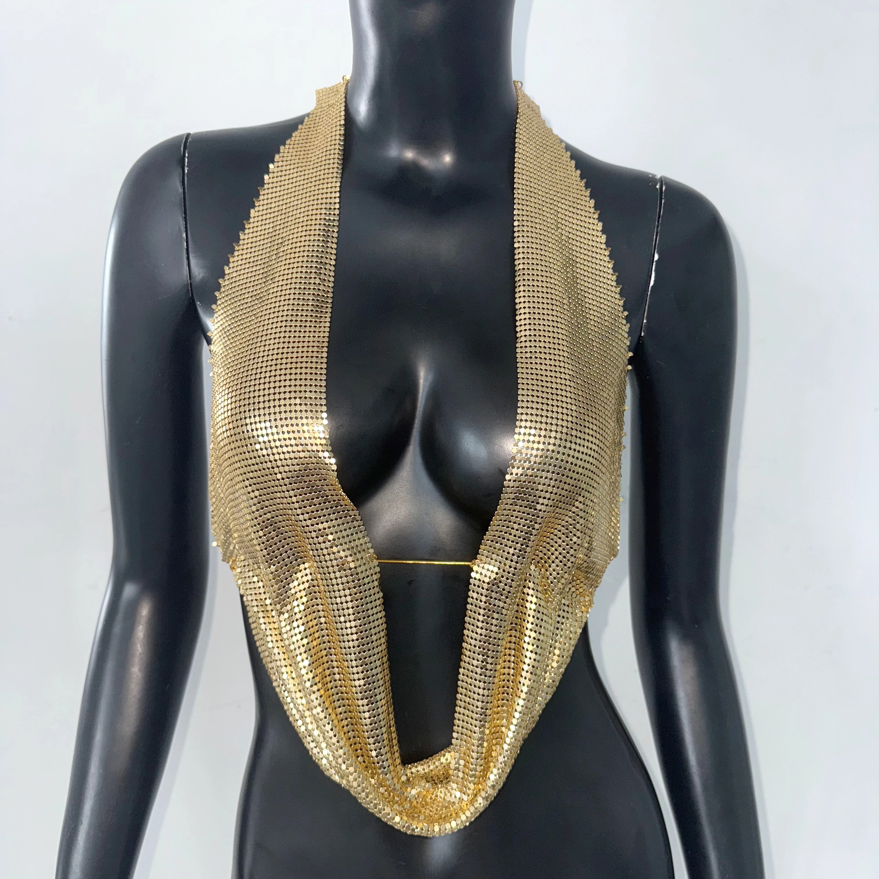 Camisola Sexy con escote en V profundo y espalda descubierta para mujer, Top corto sin mangas con lentejuelas de Metal brillante y cuello Halter, Tops cortos para fiesta en club nocturno