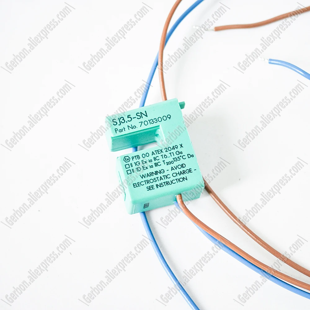 Original New P+F SJ3,5-SN Inductive slot sensor Proximity Sensors 3.5mm slot width Pepperl+Fuchs Part No 70133009