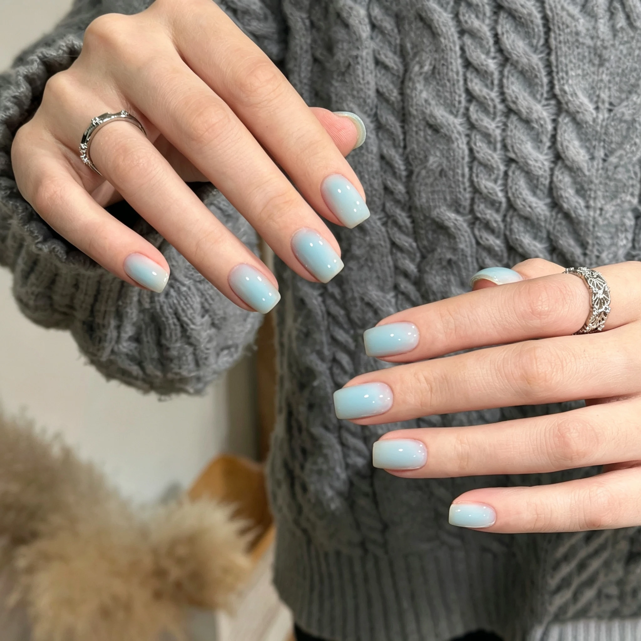 MIANEL 10ML Ice Transparent Baby Blue Gradient Aurora Gel Nail Polish, Nude Ombre Mirror Effect UV Gel for Nail Salon DIY