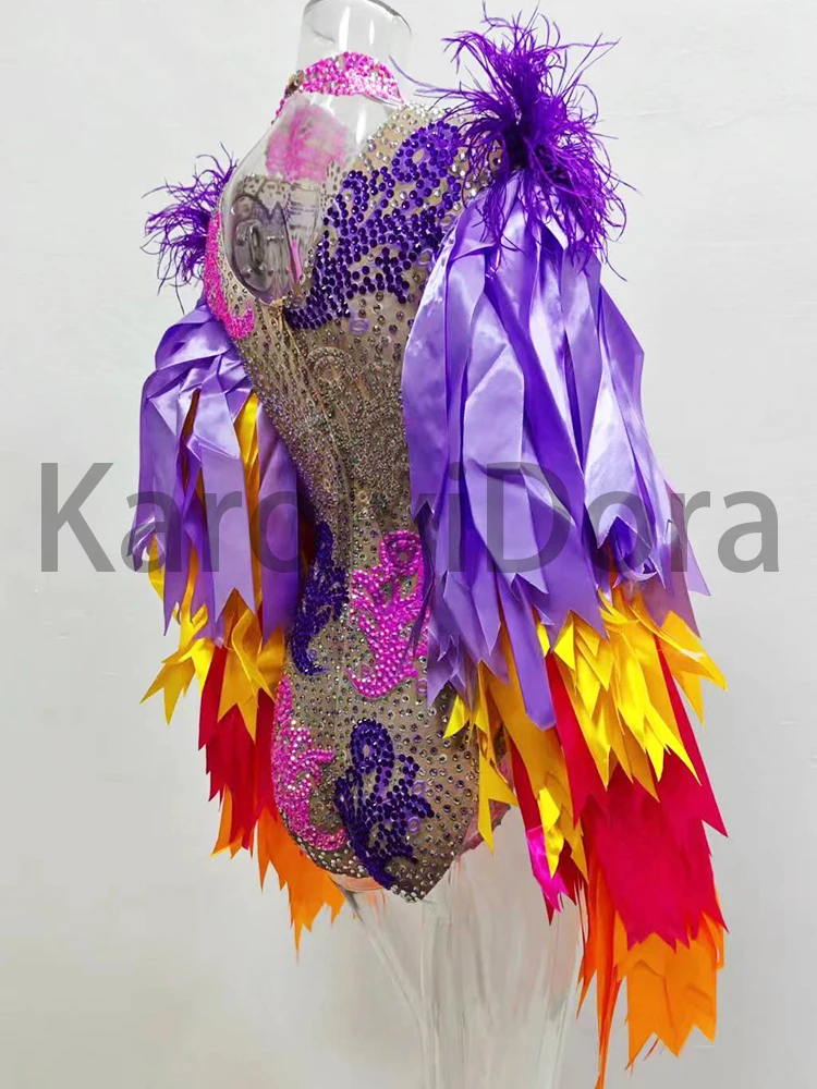 Body de diamantes de imitación con manga de plumas coloridas para mujer, traje de fiesta de club nocturno, traje de baile de rendimiento, envío directo