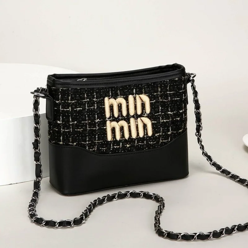 

Fashionable Ladies Messenger Bag Made Of Premium Leather Boasting Paris Style And Casual Vintage Stylish Look​