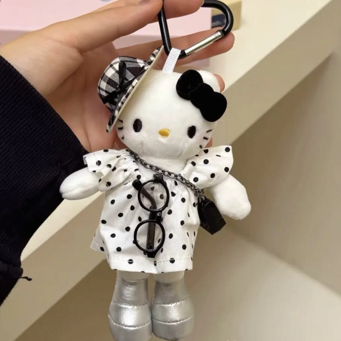 Hello Kitty estampado de leopardo piernas largas llavero de muñeco de peluche Kawaii piel negra Kt gato regalo de cumpleaños colgante de juguete de peluche esponjoso