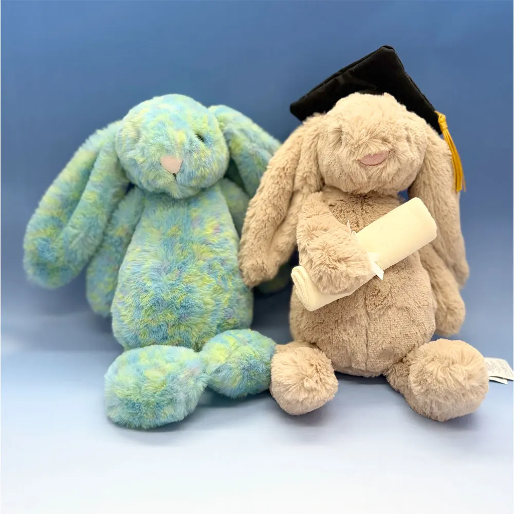 Nouveaux jouets en peluche JC Doctor Rabbit et Lapin à imprimé léopard — Poupées lapins de dessin animé, cadeaux d'anniversaire idéaux et accents de décoration pour la maison