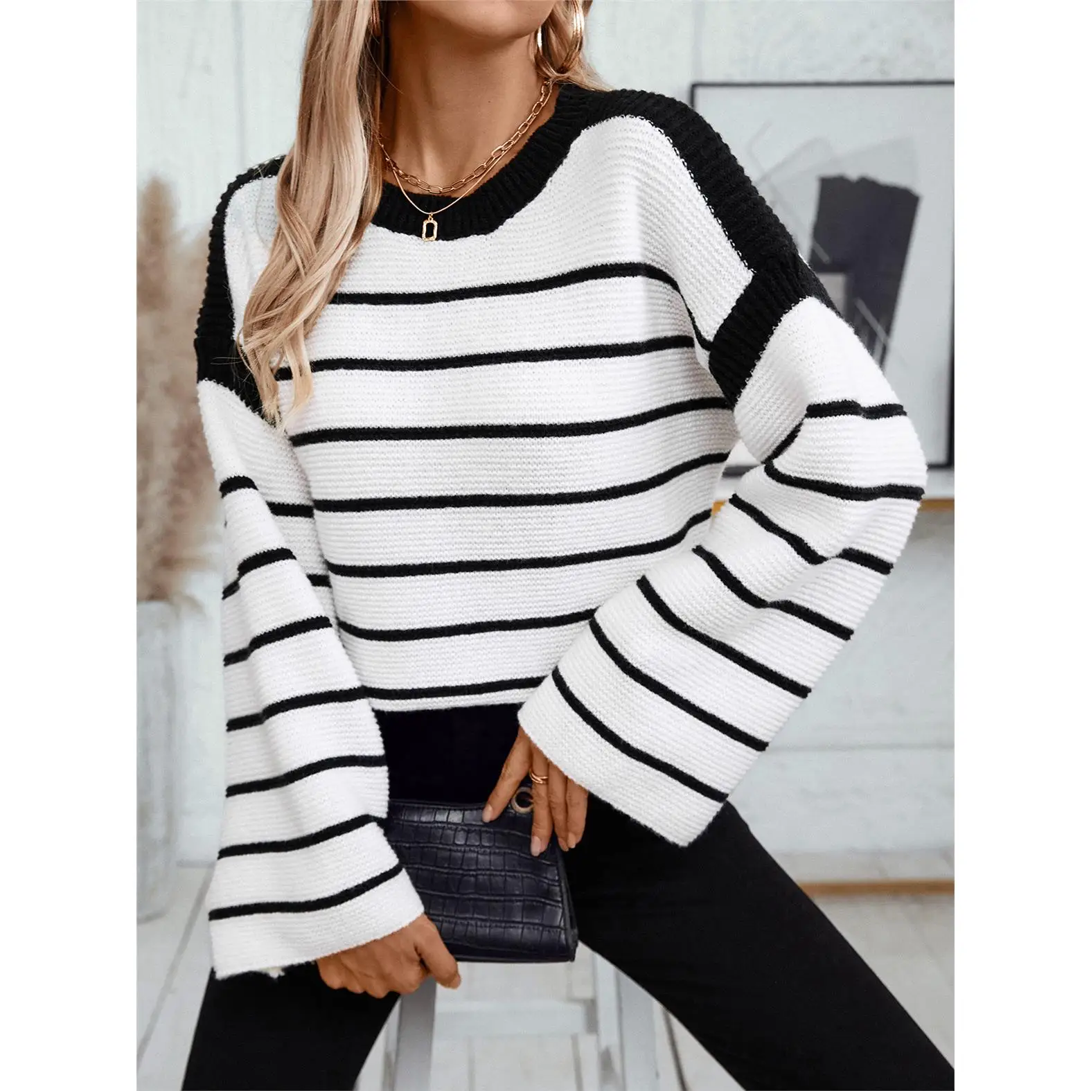 

2026 Women's Loose Fit Long Sleeve Crew Neck Striped Sweater Cleanfit Style Winter Fashion Black White Horizontal Stripes