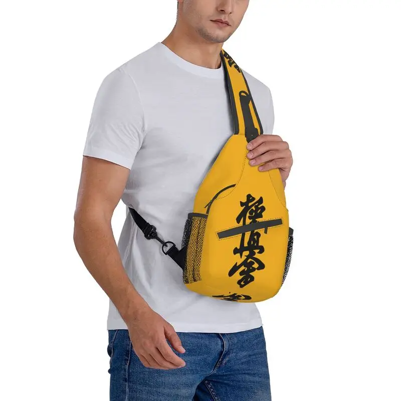 Mochila masculina Kyokushi Karate Crossbody Sling, bolsa casual no peito para viajar, artes marciais