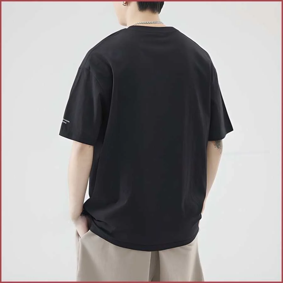 قميص قطني أسود للرجال صيفي مطبوع فضفاض بأكمام نصفية بإحساس بارد تصميم قياسي بأكمام قصيرة وإغلاق بسحاب للفصول الأربعة