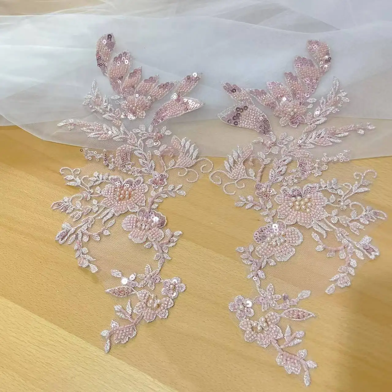 2 Stück = 1 Paar. Mehrfarbige Perlenspitze, verspiegelte Blumen, Hochzeitsschuhe, Kopfschmuck, DIY-Nähzubehör, RS4890 – Detail 4