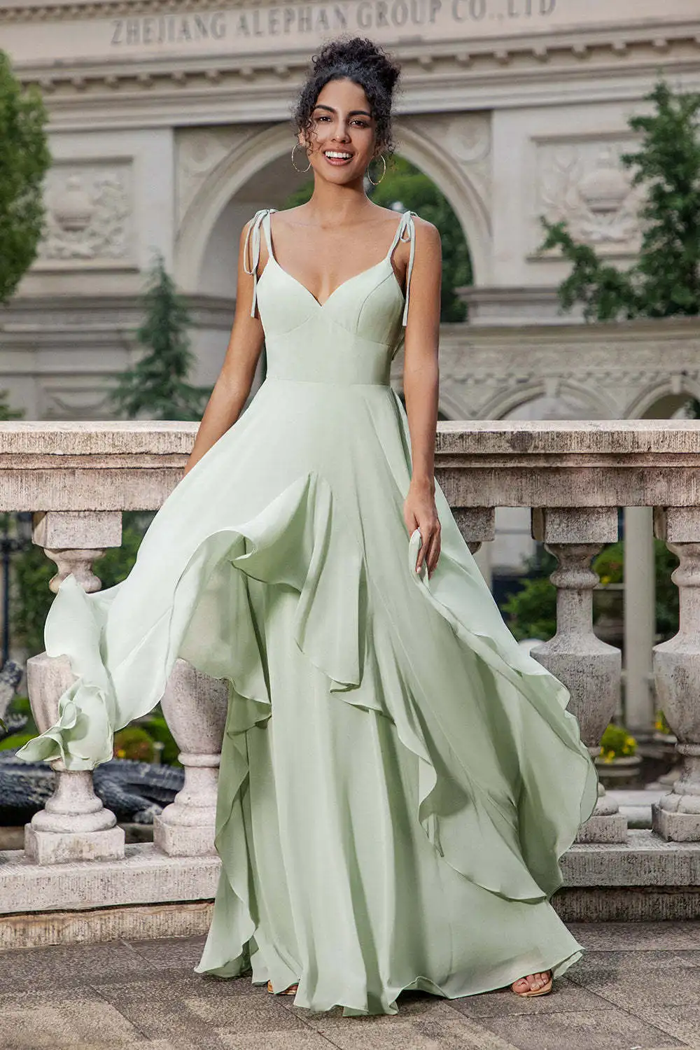 Mint Green Chiffon A-line Bridesmaid Dresses V-neck Bow Spaghetti Straps Layered Ruffle Evening Gown Elegant Wedding Party Dress