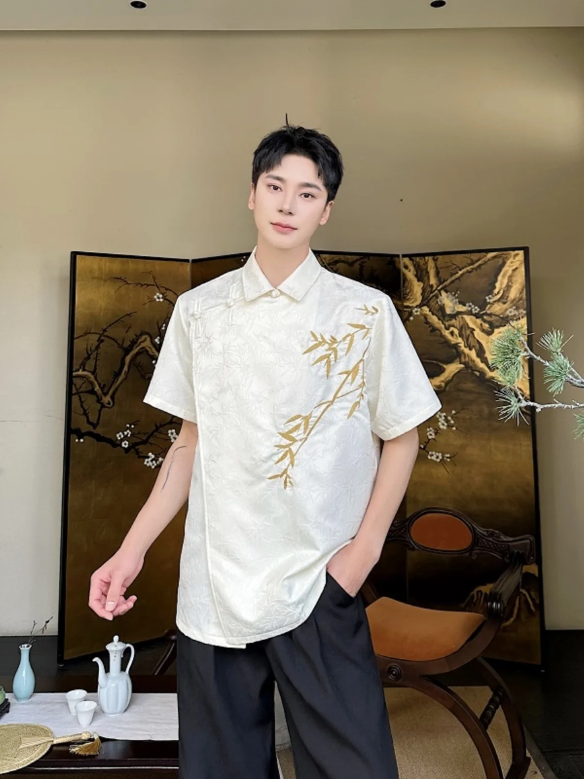 

New Chinese Sle Bamboo Embroidery ort Sve Men's irt Summer Button Design High-End Feeling Loose Fit Youth Faion