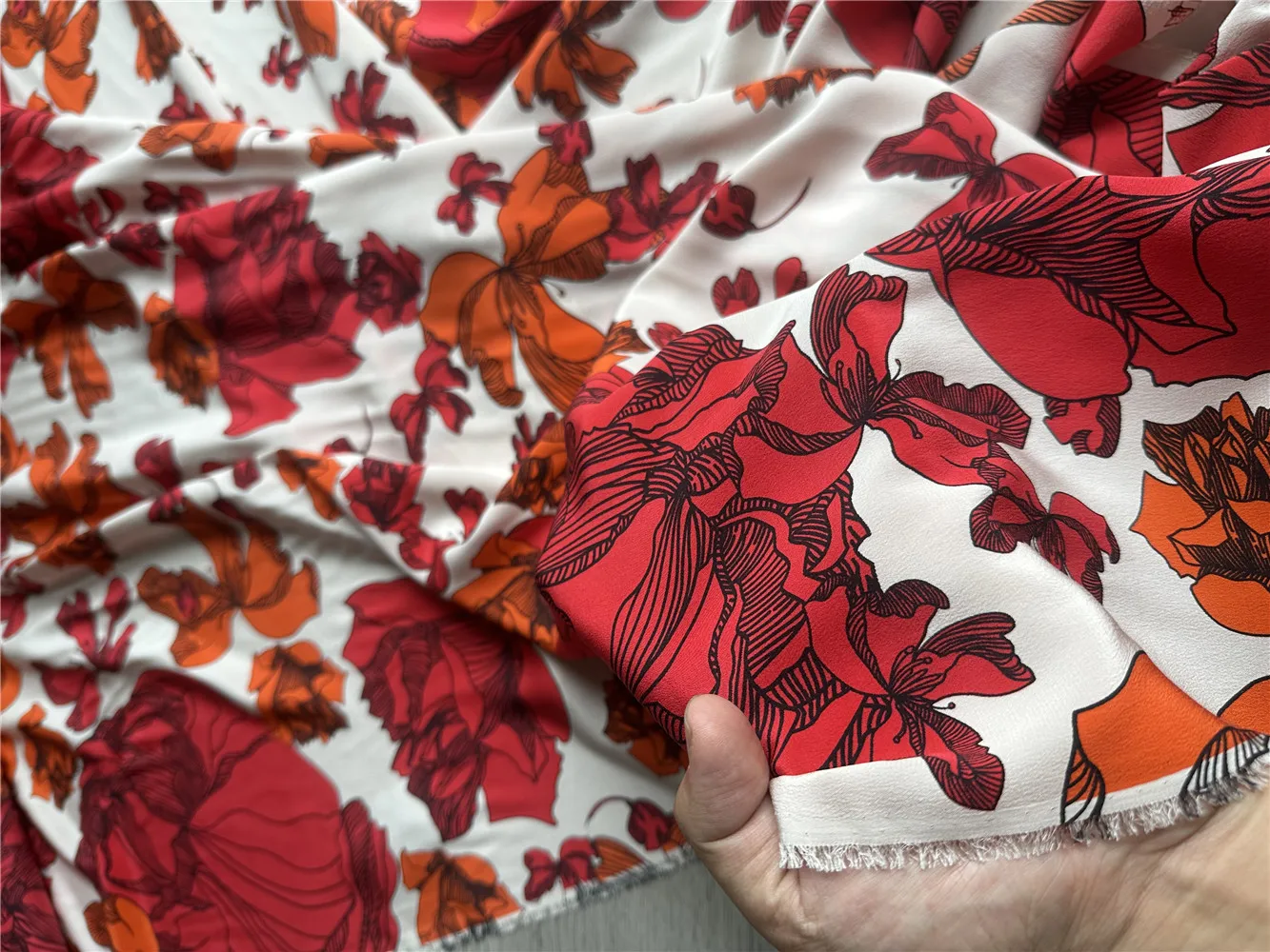 1 meter 100% Mulberry Silk 19 momme Crepe Silk Fabric Big Red Floral Printed 138cm 54