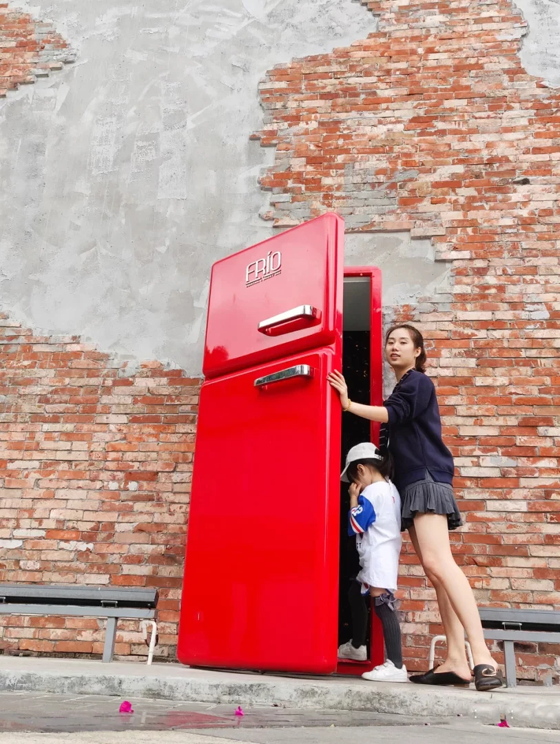 Bar KTV network red door invisible secret restaurant cafe storefront personalized creative decorationfake