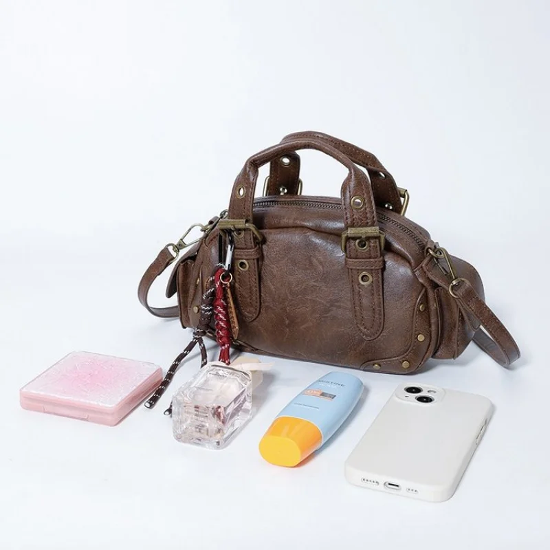 

Fashionable Women's Bag In Recycled Leather With Eco-Friendly Design For The Environmentally Conscious Shopper