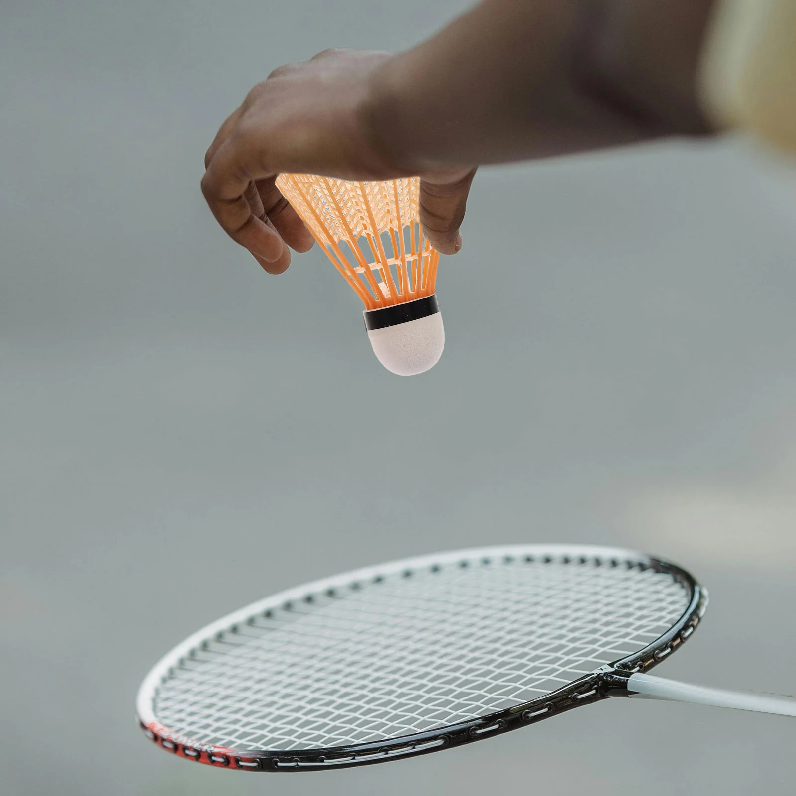 バドミントン プラスチック シンプル 小型 フィットネス シャトルコック 屋外用 12個 (ホワイト カラフル 1バレル6個入り)