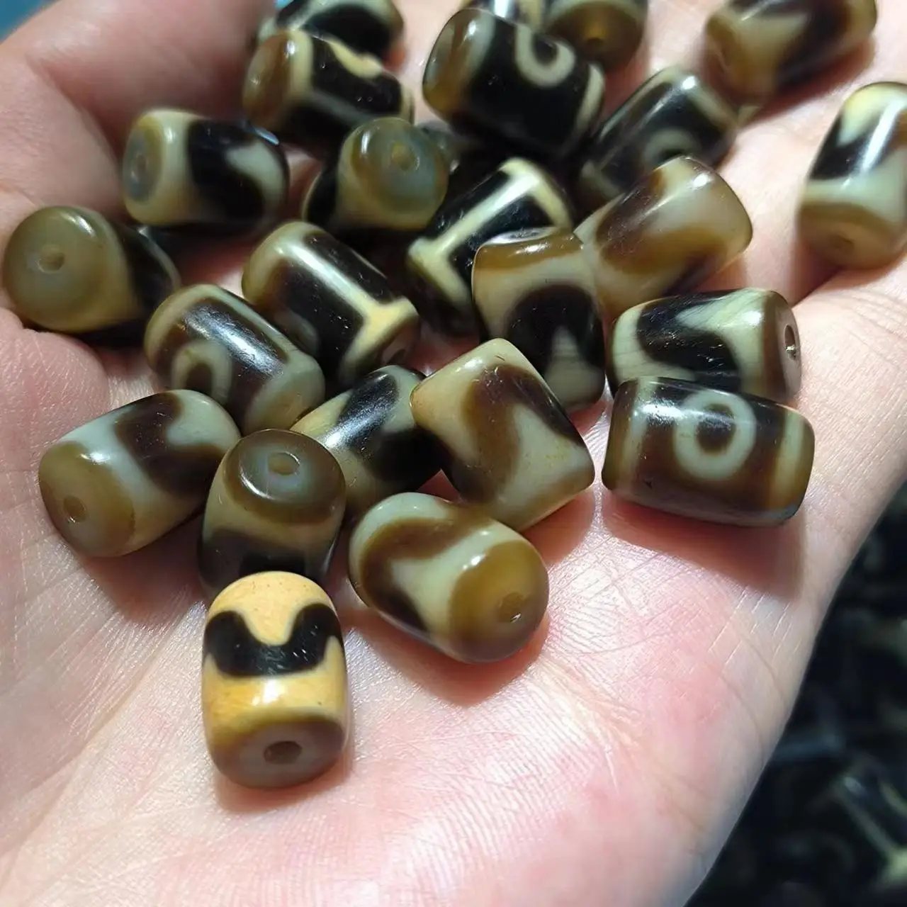 1pcs/lot Natural old agate multi-pattern dzi tooth yellow cylindrical Weathering lines Ethnic style jewelry Barrel beads amulet