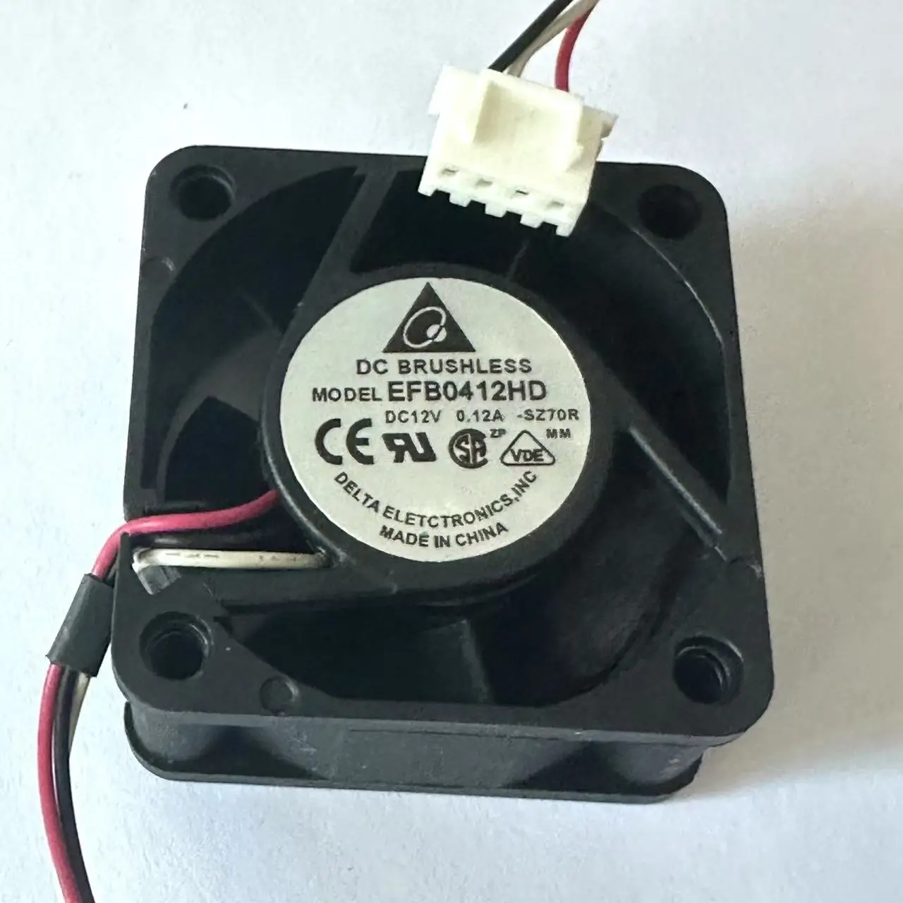 Delta Electronics EFB0412HD SZ70R DC 12V 0.12A 40x40x20mm 3-Wire Server Cooling Fan