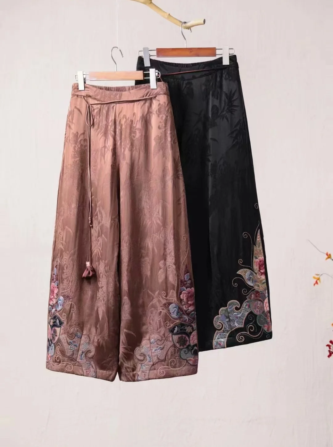 New Chinese style women's pants Black rayon jacquard padded pants Ethnic style embroidery casual loose winter trousers