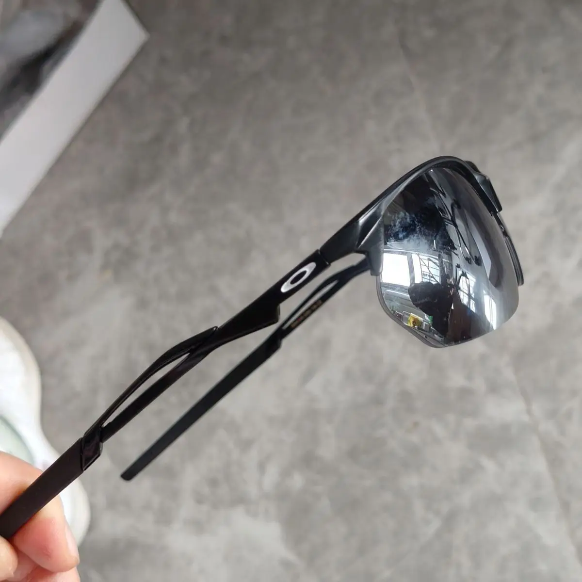 

Sunglasses with UV Protection Classic and Stylish Half-Frame Sunglasses Travel and Driving Sunglasses Glare-Resistant Sunglasses