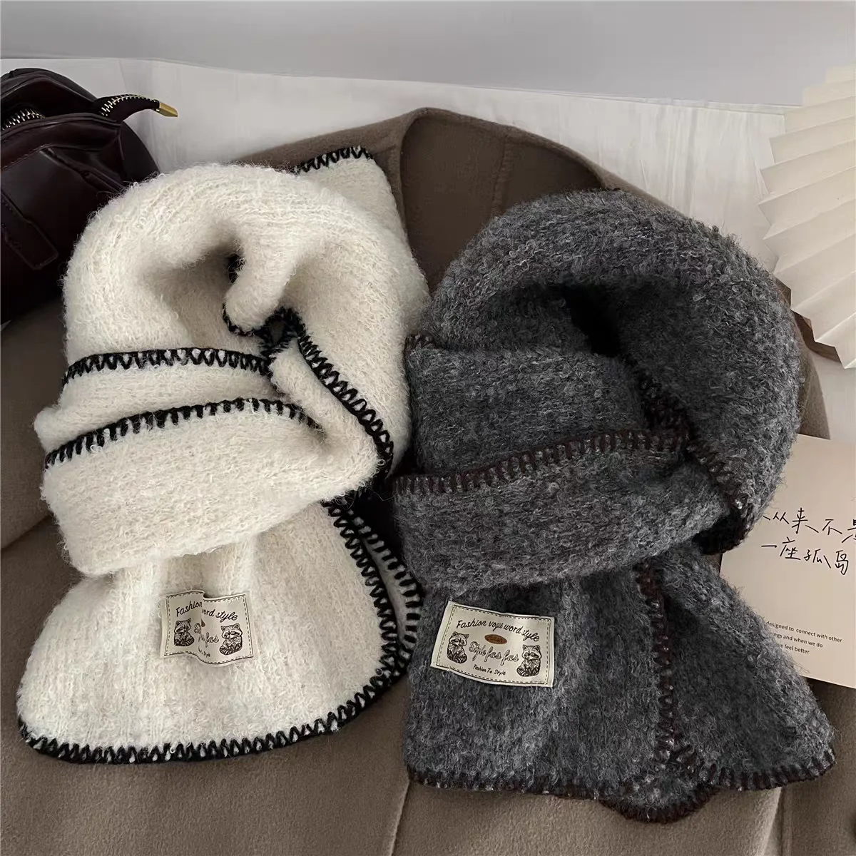 

Vintage lock edge winter Korean bib women's atmosphere warm thickened student commuting niche versatile scarf short