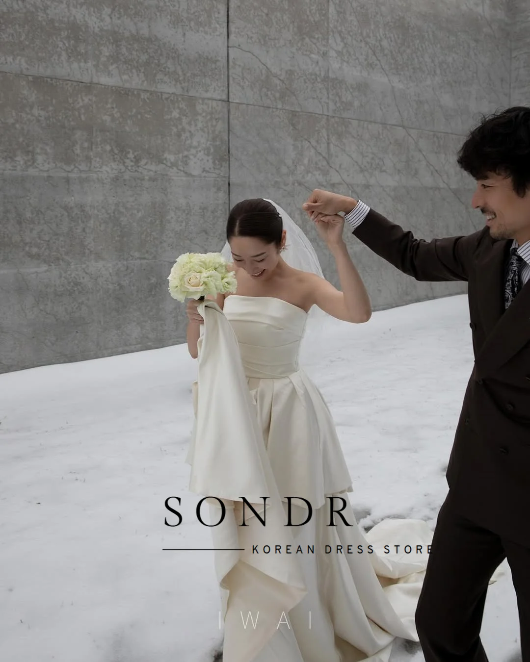 فساتين زفاف كورية جديدة من Sondr من الحرير والساتان بدون حمالات فستان شتوي للتصوير الفوتوغرافي مخصص على شكل حرف A فساتين زفاف ذاتية 2026