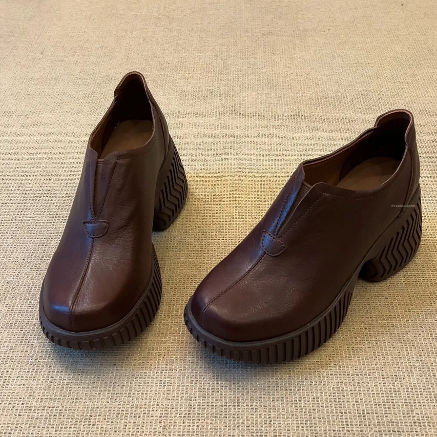 

Женские туфли с круглым носком, на резинке, с глубоким вырезом, весна-осень 2026, новые ретро-туфли на толстой подошве для повседневной носки, кожаные