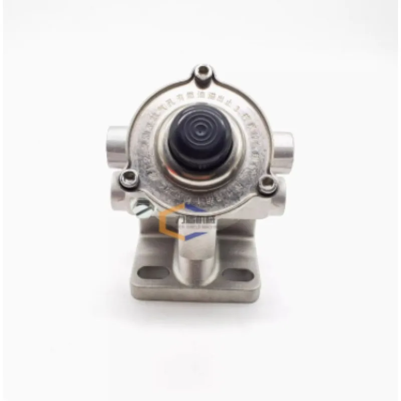

For KOBELCO SK200-8 Diesel Filter Base Seat SK350-8 Hand Oil Pump Housing EC210 EC240 R90P Filter Base Seat Excavator