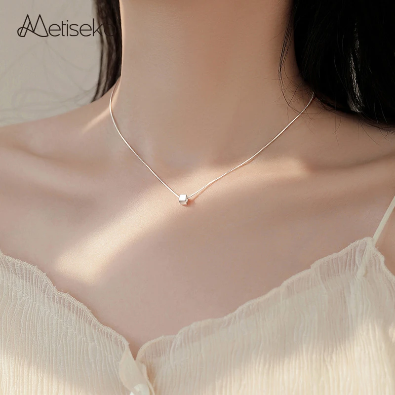 

Metiseko 925 Sterling Silver Geometric Sugar Cubes Choker Necklace Silver Square Pendant Necklace Minimalist Style for Women