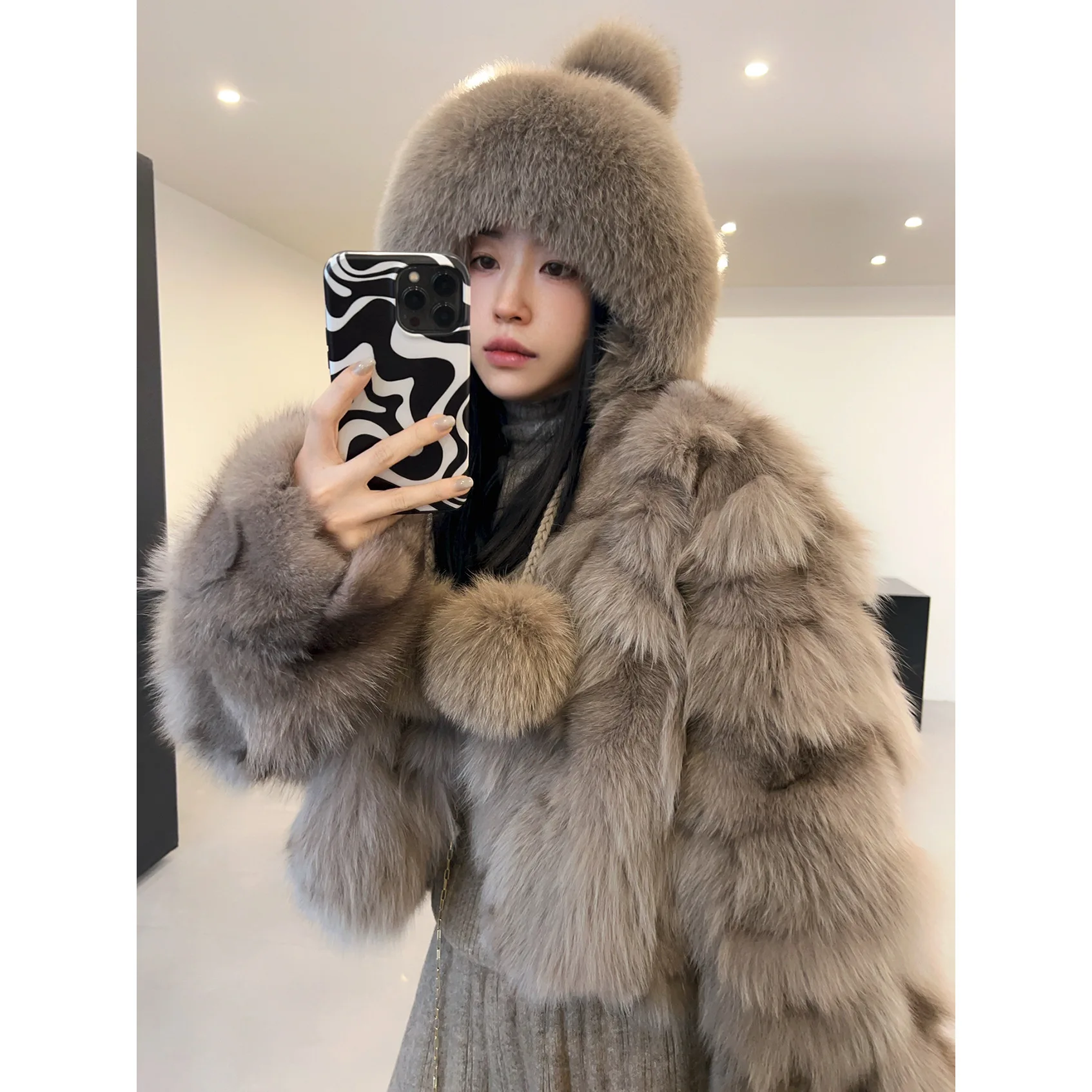 UMI MAO Winter Jacket New Fox Real Fur V-neck Long Sleeved Autumn Winter Light Luxury Design Silver Fox Fur Coat Femme
