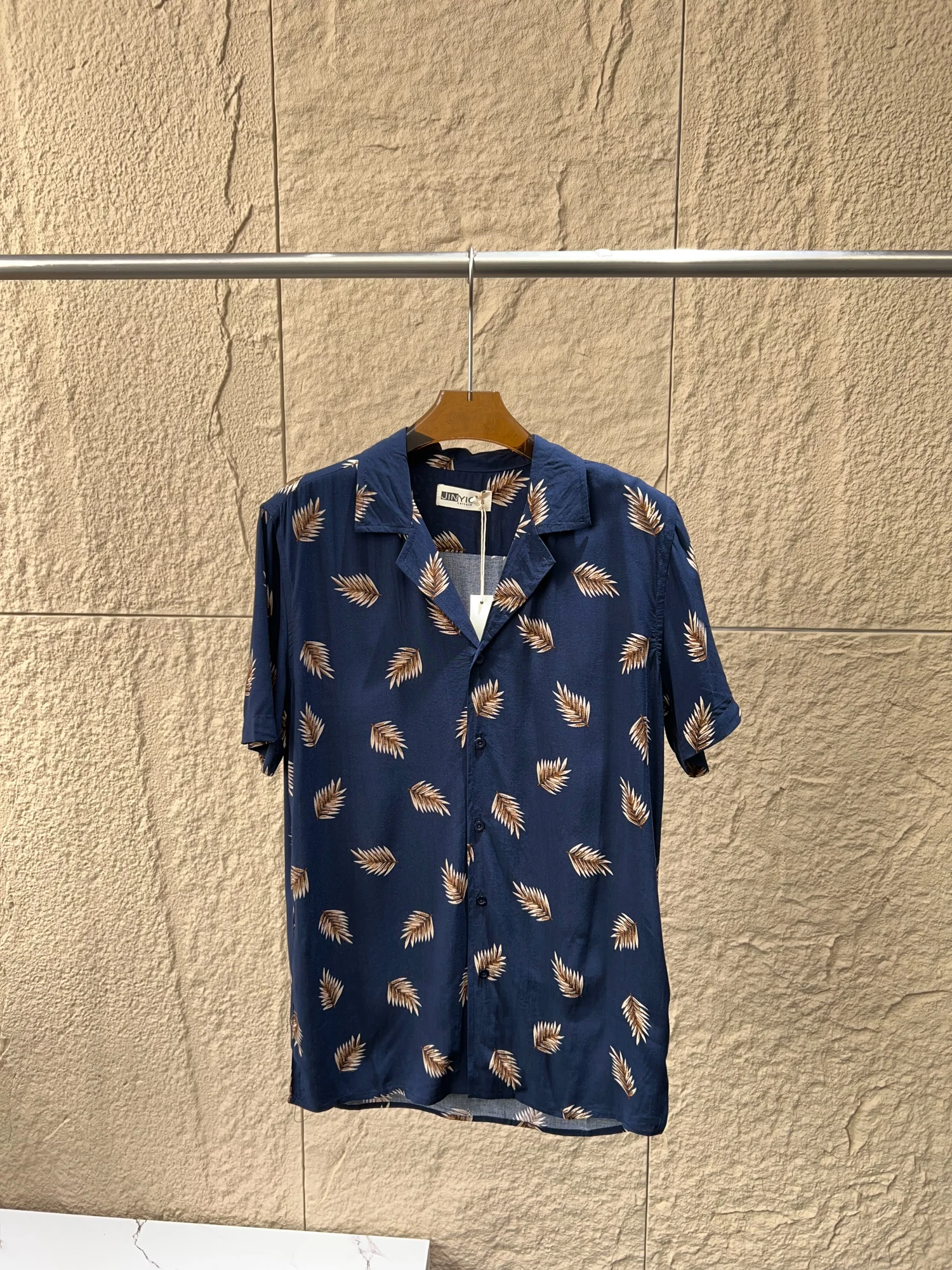 

Retro Japanese Style Men's Summer Casual Shirt Breathable Comfortable Short Sleeve Fashionable Hawaiian Series Leaf Pattern
