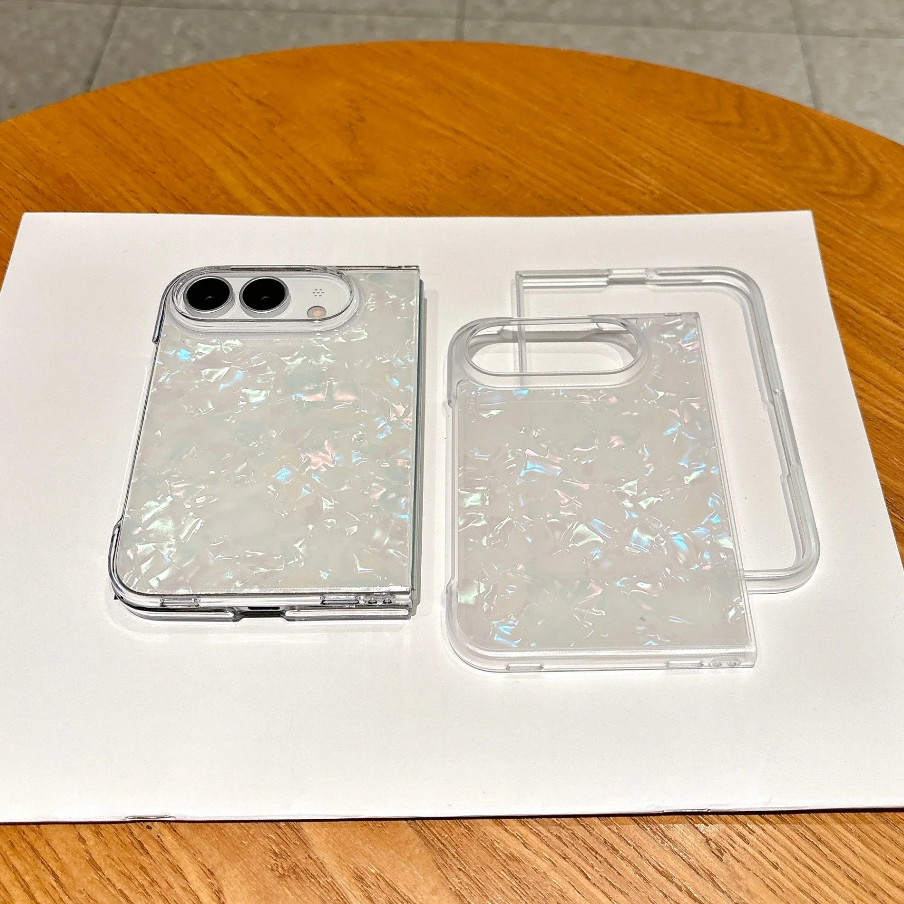 Iridescent Shell‑Pattern Hard  - огляд і ціна Camera Wrist Strap