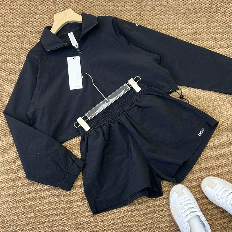 Conjunto Deportivo de Dos Piezas para Mujer, Primavera/Verano 2026, Top de Manga Larga y Pantalones Cortos, Color Sólido Clásico, Estilo Casual