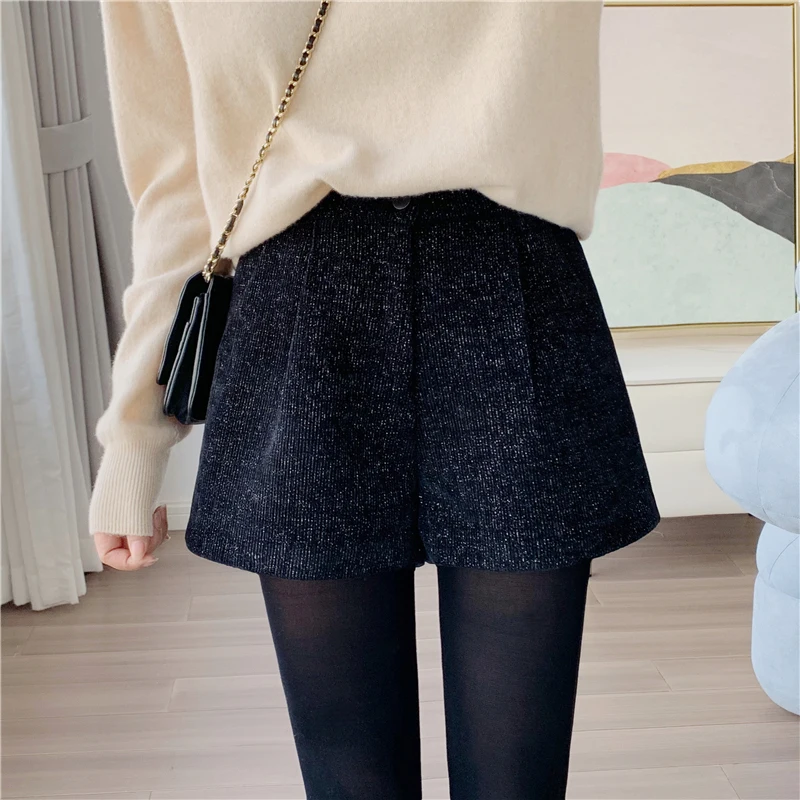 

XXXL Black shorts for Women's Pocket Thick Shorts Outerwear 2025 Autumn Winter New Corduroy High Waist Slim A-line Boots Shorts