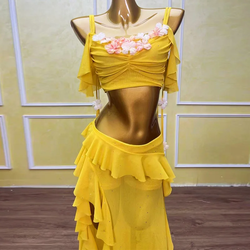 Set di costumi per spettacoli di danza del ventre da donna Nuovo vestito per esercitazioni di danza orientale 2025 WZY83 Abbigliamento sportivo per yoga fitn