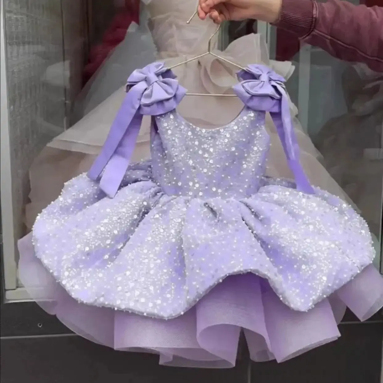 Fioletowe sukienki dla dziewczynek z cekinami, sukienki na przyjęcie urodzinowe dla dziewczynek z kokardami, urocze sukienki balowe dla niemowląt i dzieci z koralikami do sesji zdjęciowych.