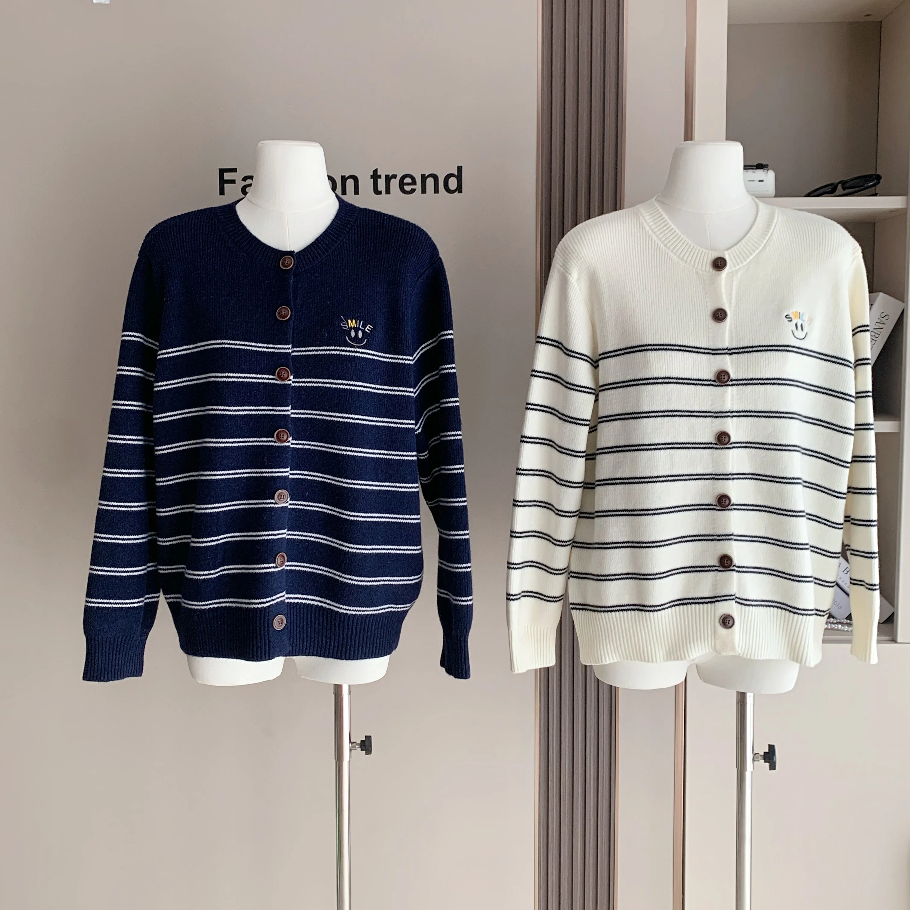 Cardigan allentato a maniche lunghe a righe con scollo a O autunno inverno da donna Lady elegante streetwear cardigan basic monopetto