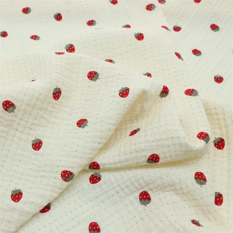 

1m Double-Layer Cotton Crepe Fabrics Samll Strawberry Printed Cloth for Home Clothes Baby Clothing DIY Sewing Fabric 1.35m Width