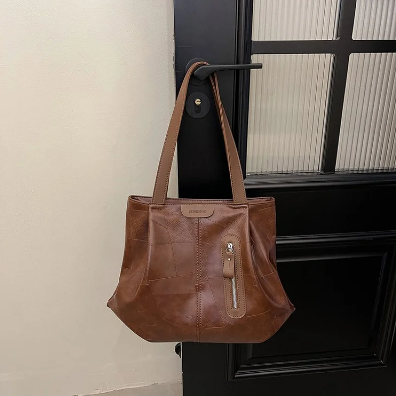

Famous Designer Leather Messenger Bag For Ladies Shoulder Bag Alternative Elegant Classic Lightweight For Commute Or School
