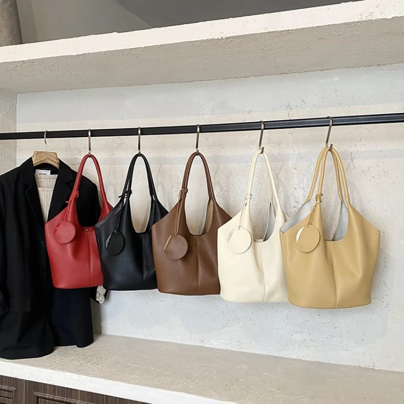 Элитная женская сумка-мессенджер из кожи в горошек со звездами, повседневная, вместительная, мягкая, на каждый день, изысканный вид