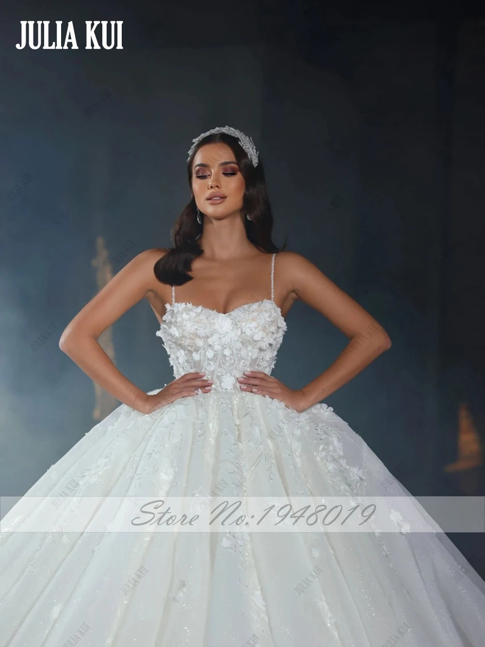 Julia Kui Gorgeous Ball Gown Wedding Dresses With Glitter Skirt Sleeveless With Spaghetti Straps 3D Flowers