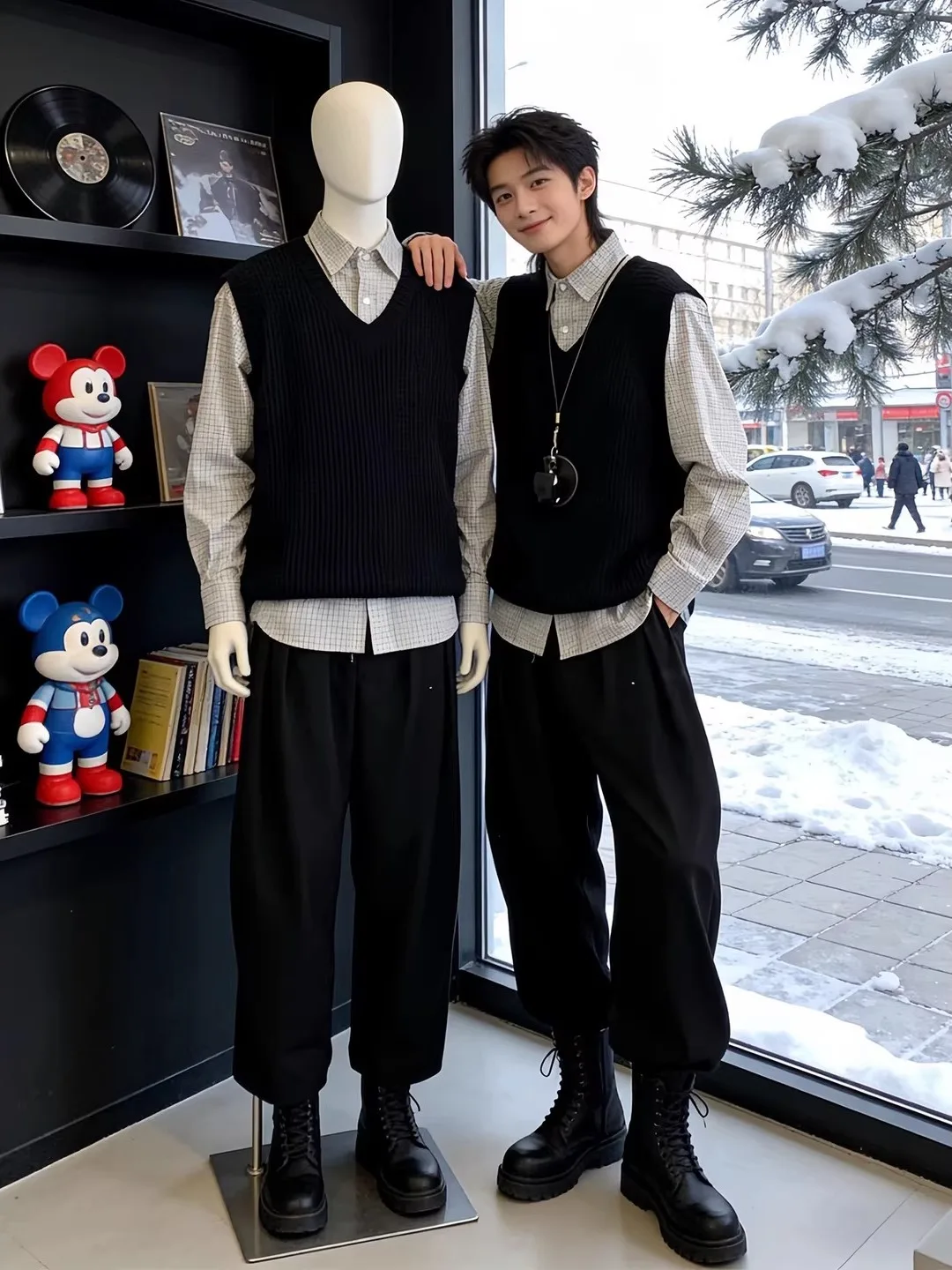 

Bla V-Ne Knitted Vest Men's Winter Korean Sle College Faion Inner Wear oulder Bared Vest High-End Layered Sweater