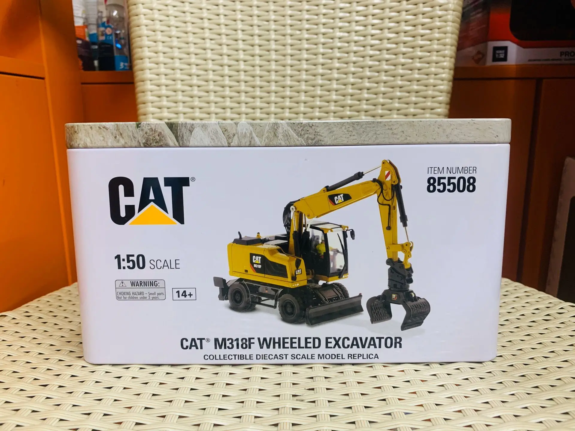 M318F Wheeled Excavator 1/50 Scale DieCast Model DM85508 New Box