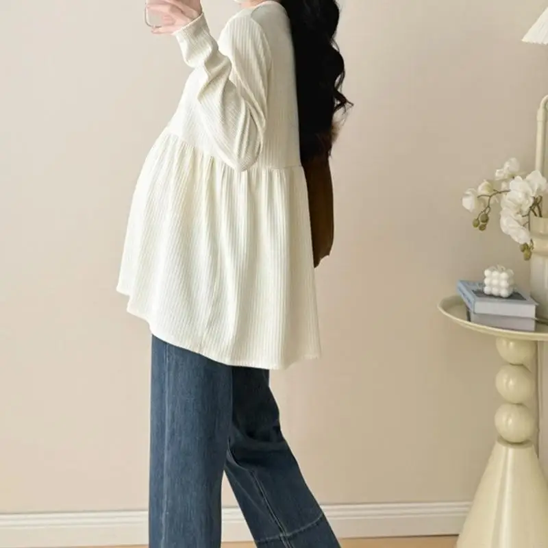 tops-maternidad-con-cuello-cuadrado-y-blusa-con-bordado-corazon-para-embarazo-comodidad-y-estilo-versatil-en-tela