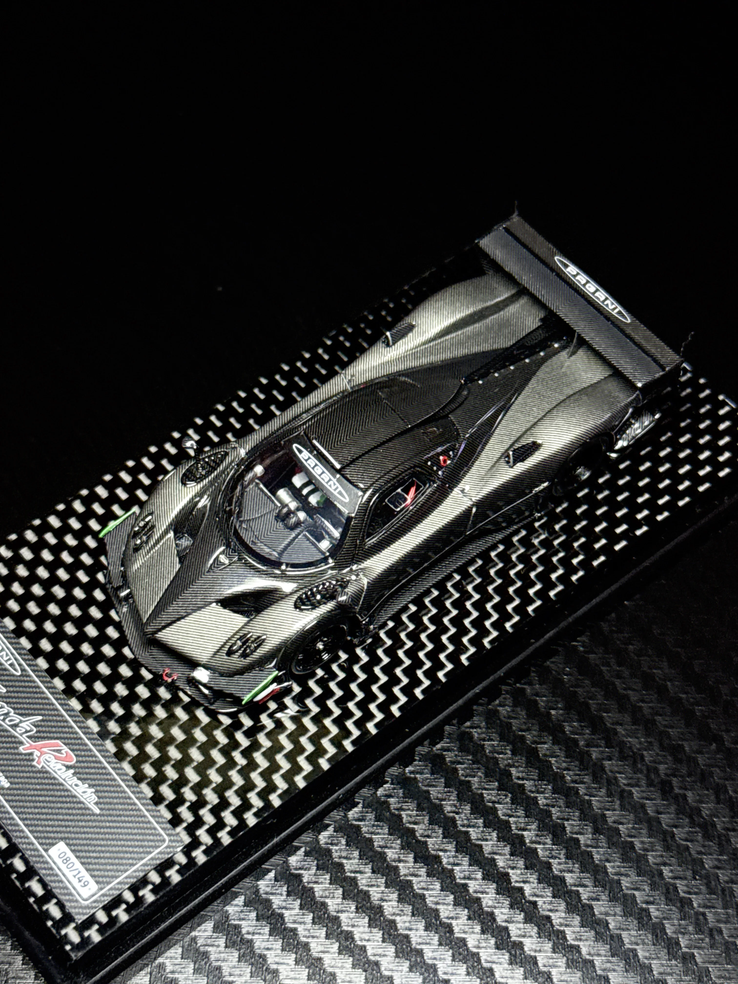 DMH 1:64 Pagani grey carbon fiber Limited Edition car Model Gift