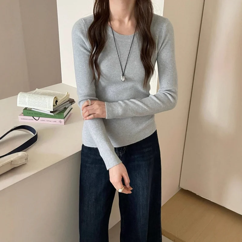 

2025Осенне-зимняя новая облегающая однотонная трикотажная базовая рубашка для женщин, универсальный элегантный свитер с круглым вырезом, пуловер с внутренним слоем