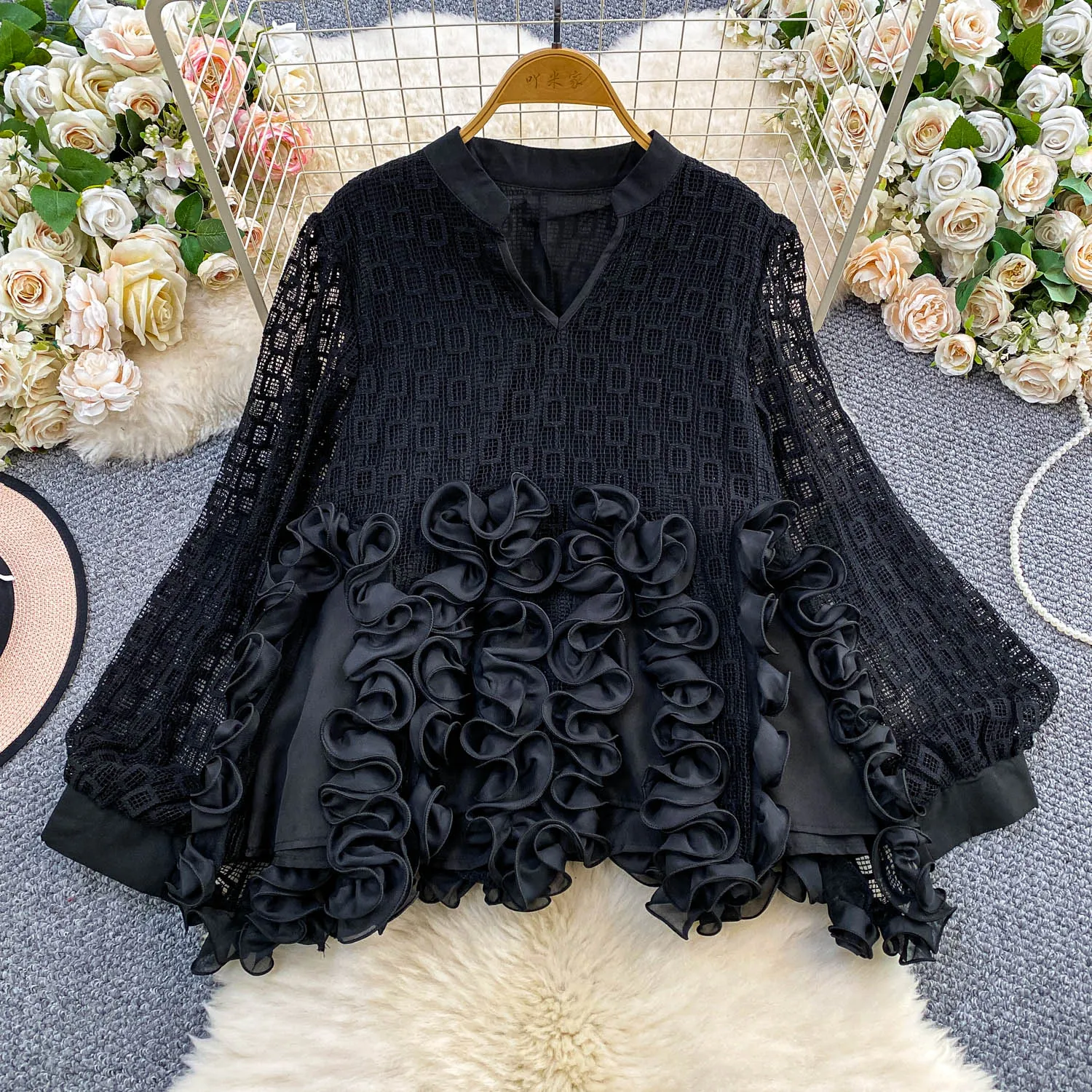 

Ins Hollow Grid V-neck Shirt for Women Niche Three Dimensional Flower Causal Slimming Top