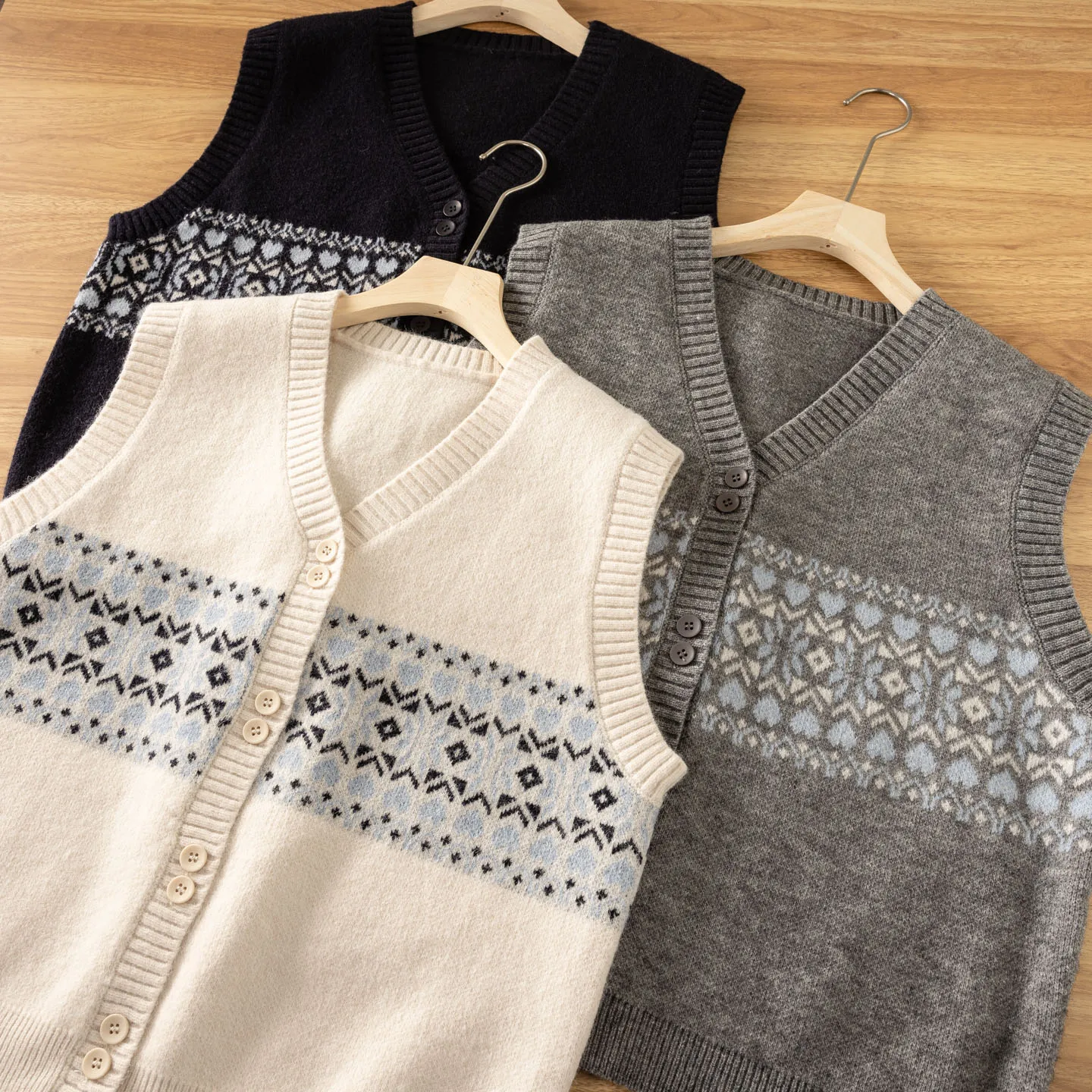 

Универсальный вязаный кардиган с v-образным вырезом в стиле ретро, открытый кардиган на одной пуговице, модный вязаный жилет, женский многослойный верх, осень 2025 г.