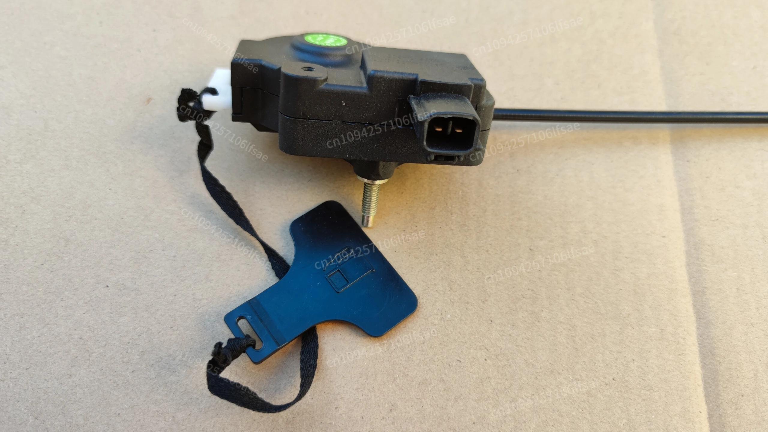 

S6 fuel tank cover pull wire S7 Tang fuel tank cover actuator fuel filler cover cable locking motor