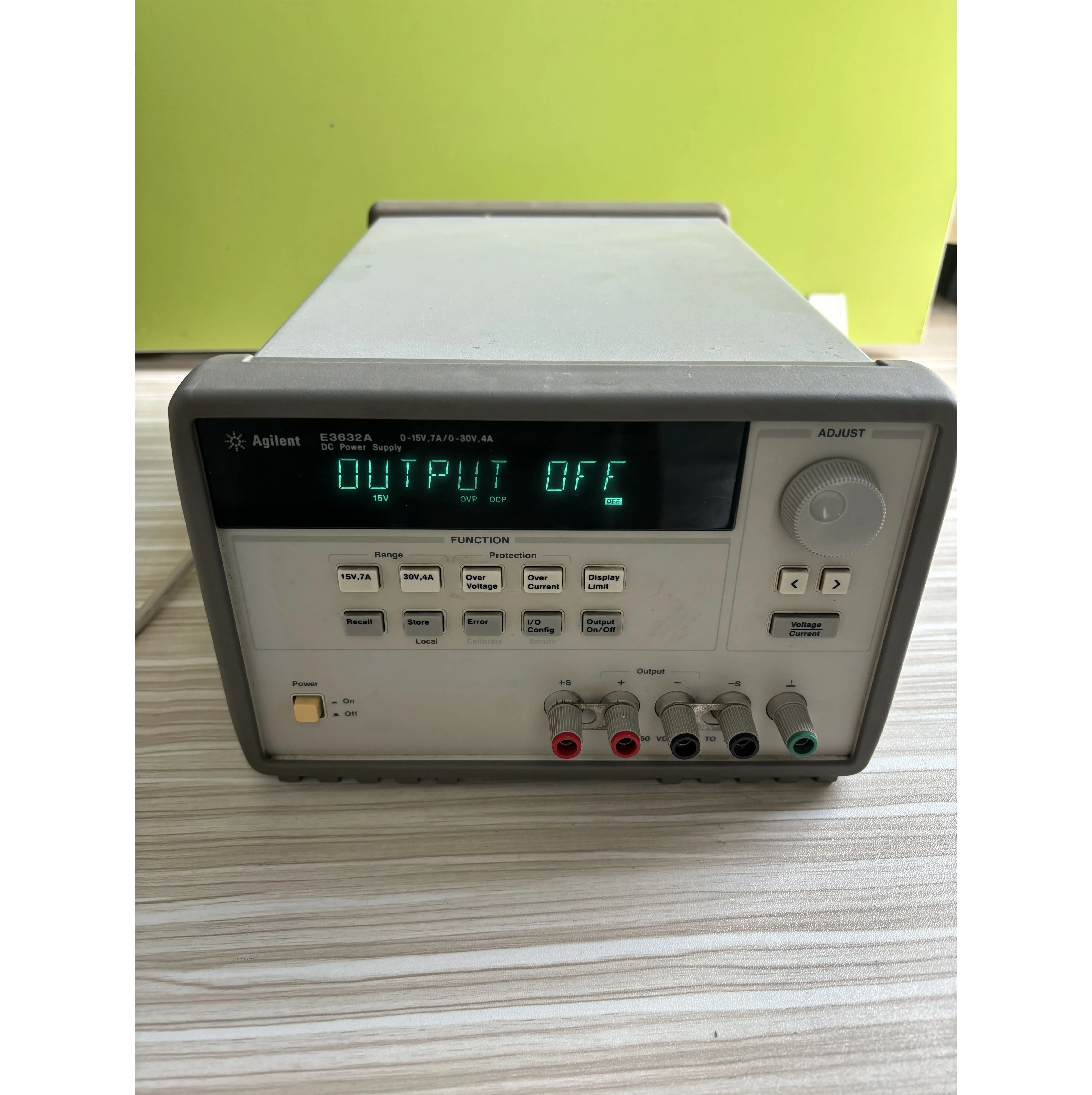 Agilent Keysight E3632A DC Power Supply 30V/4A, 15V/7A, 120W