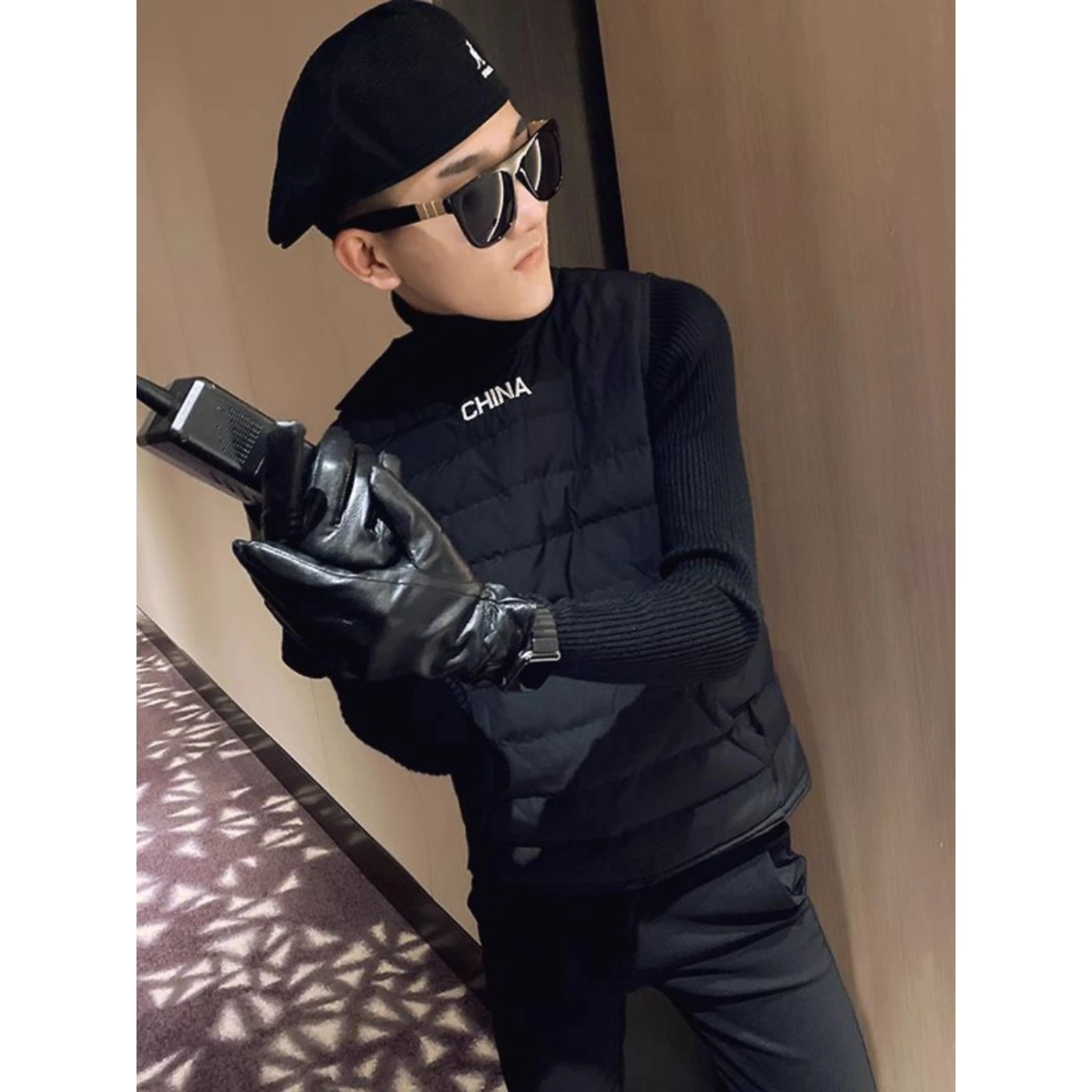 

Мужской хлопковый жилет на осень-зиму, утяжеленный (300 г/м²), легкий, теплый, универсальный, с подплечниками, без рукавов