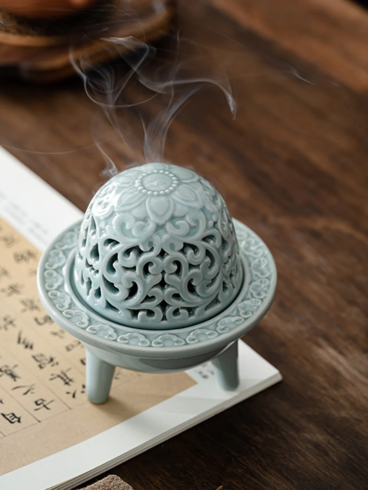 

Blue Porcelain Aromatherapy Lamp Hollow Lotus Shadow Incense Burner Home Indoor Incense Burner Tea Ceremony Desktop Decoratio...